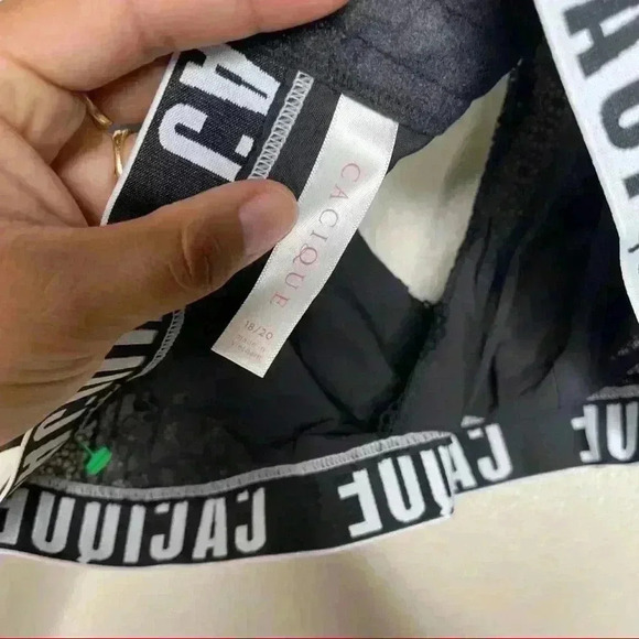 Cacique Black Lace Wireless Bra Sz 18/20 - Picture 4 of 4